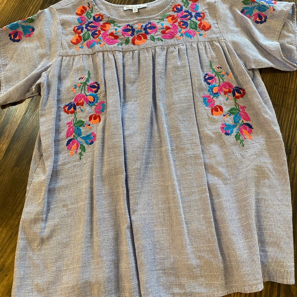 Super cute!!! Boho style embroidery top